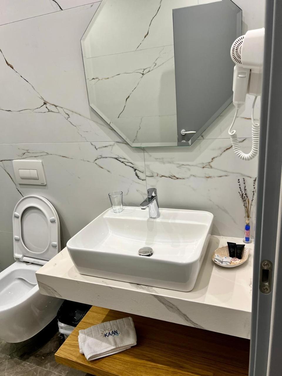 Kaan Hotel Radhima Kültér fotó